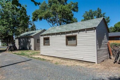 130 NW 2nd St, Redmond, OR 97756 - photo 5