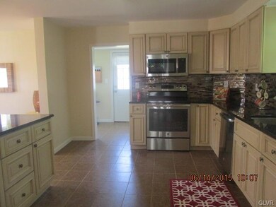 711 Heckman Ave, Nazareth, PA 18064 - photo 5