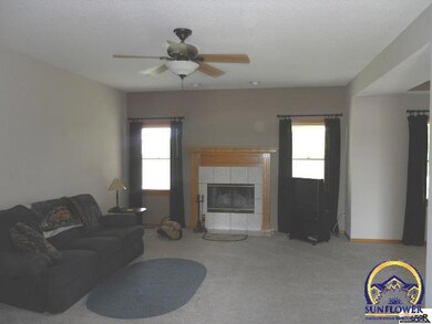 2208 SW Kingsrow Rd, Topeka, KS 66614 - photo 2