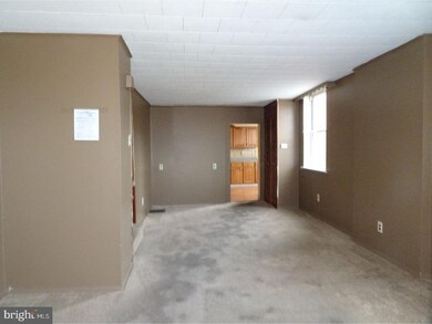 1233 E 11th St, Eddystone, PA 19022 - photo 3