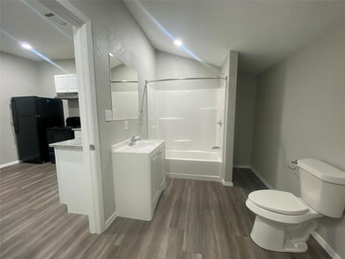 1113 S Walnut St unit B, Cleburne, TX 76033 - photo 3