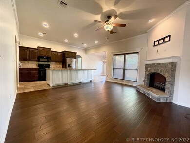 13609 Lansing Ave, Glenpool, OK 74033 - photo 6