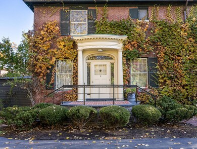 9 Bowdoin St Portland ME 04102-large-004