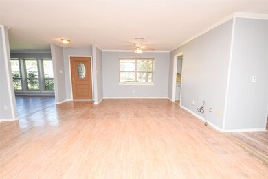 1515 W Dumble St, Alvin, TX 77511 - photo 5