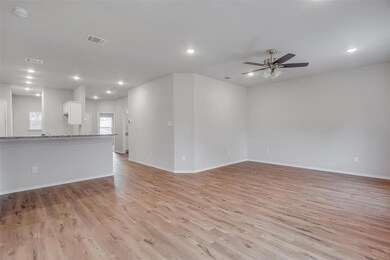 207 Evans St, Cleburne, TX 76031 - photo 3