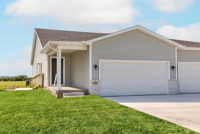 2717 13th St NE, Bondurant, IA 50035 - photo 2