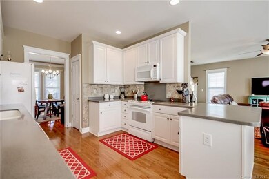 121 Fox Den Cir unit 56, Statesville, NC 28677 - photo 6