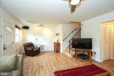 12017 Dove Cir, Laurel, MD 20708 - photo 2