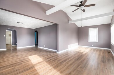 2111 S Biltmore Ave, Muncie, IN 47302 - photo 6