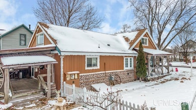 313 Wisconsin Ave, Gladstone, MI 49837 - photo 3