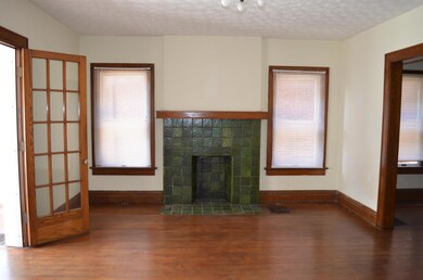 LIVING ROOM 1.jpg