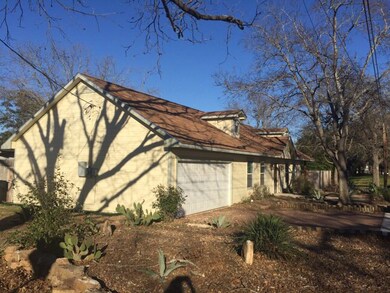 322 W Park St, Fredericksburg, TX 78624 - photo 4