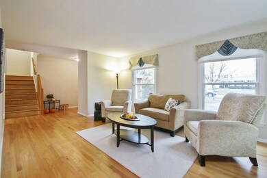 2227 Strawberry Ln, Glenview, IL 60026 - photo 3