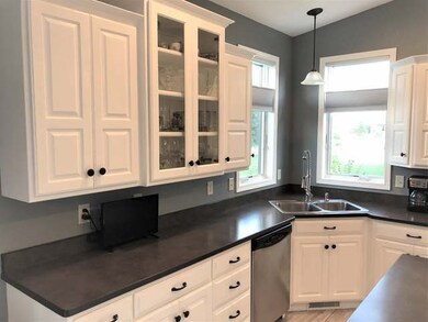 1367 Golden Eagle Ln, Bismarck, ND 58503 - photo 3