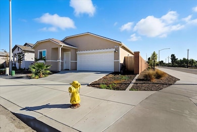 599 Sandtrap Ln, Lemoore, CA 93245 - photo 2