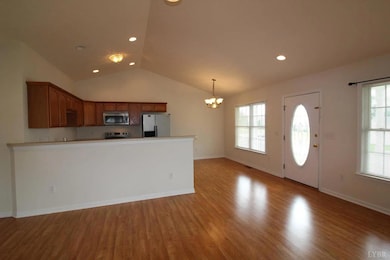 109 Cedarcrest Dr, Waynesboro, VA 22980 - photo 7