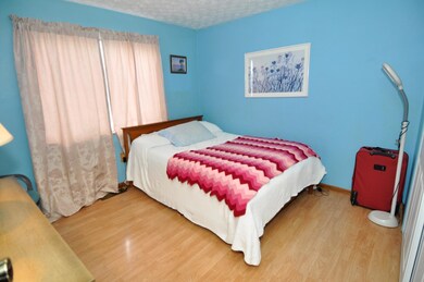 817 Ginger Willow Ct, Columbus, OH 43228 - photo 2