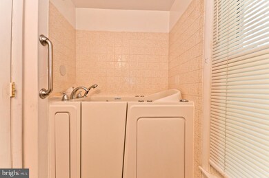 1224 Edenville Dr, District Heights, MD 20747 - photo 3