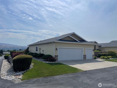 Oversized 2 car Garage