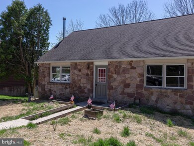 709 Roberts Dr, Pottstown, PA 19464 - photo 2