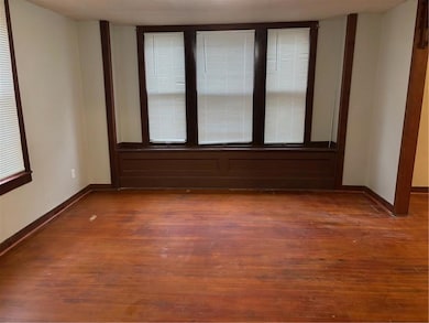 2423 S 12th St, Saint Joseph, MO 64503 - photo 4