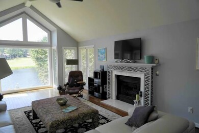 4 Squires Lane living room2