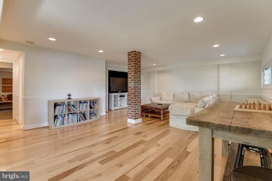 9400 Raintree Rd, Burke, VA 22015 - photo 5