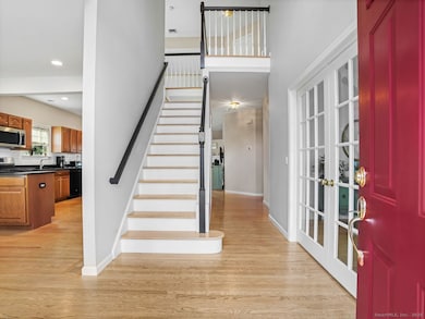 101 Royals Ct, Trumbull, CT 06611 - photo 3