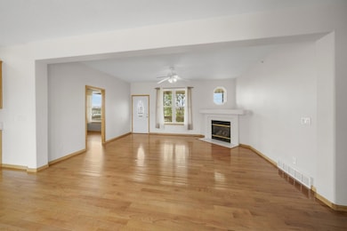 4aa13Living Dining3