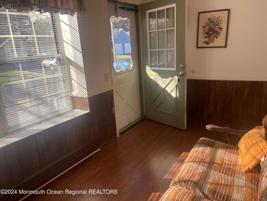 FRONT ROOM