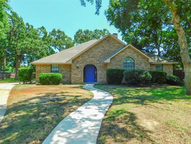 1112 Abbots Ln, Denton, TX 76205 - photo 2