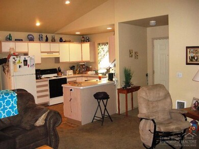 944 NE Hidden Valley Dr, Bend, OR 97701 - photo 4