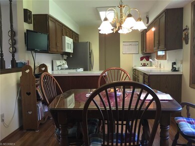 Eat-in kitchen with stainless fridge and dishwashe