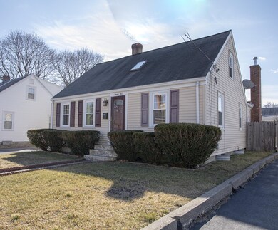 25 Hutchinson Ave, Pawtucket, RI 02861 - photo 2