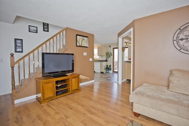 25 Scott Hollow Dr, Holyoke, MA 01040 - photo 2