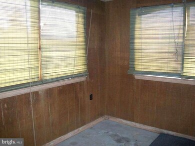 439 Lee St, Strasburg, VA 22657 - photo 7