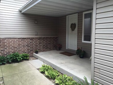 1402 Aspen Dr, Waterloo, IA 50701 - photo 2