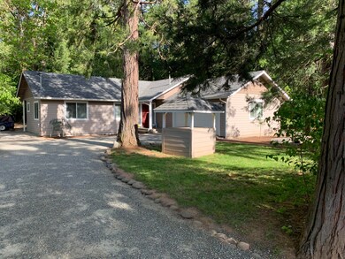 241 Whispering Pines Ln, Grants Pass, OR 97527 - photo 2