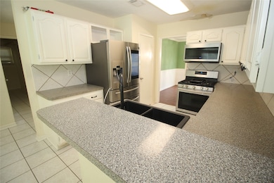 1403 Edinburgh Dr, Friendswood, TX 77546 - photo 7