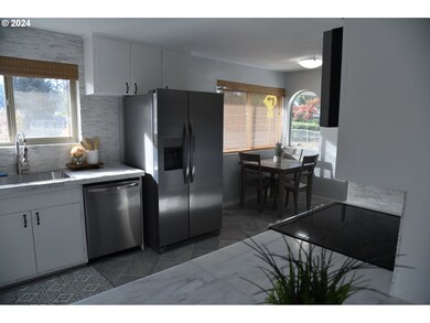 1410 Happy Ln, Eugene, OR 97401 - photo 6