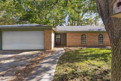 408 Hollyberry Dr, Clinton, MS 39056 - photo 4