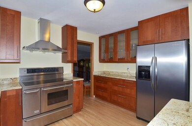 5567 Shamrock Ln, Fitchburg, WI 53711 - photo 7