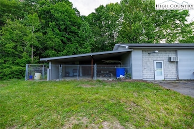 123 Buck Mountain Cir, West Jefferson, NC 28694 - photo 4