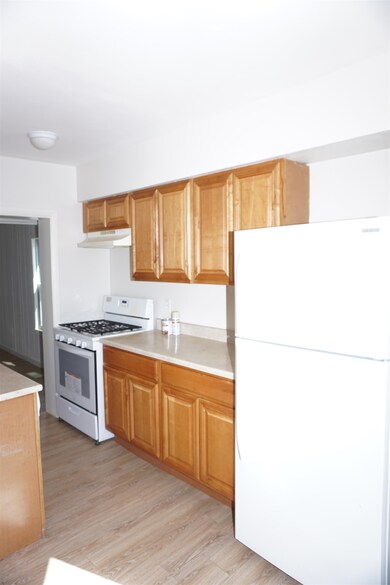 90 Chandler St, Nashua, NH 03064 - photo 5