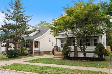 Obstructed view of property featuring a porch