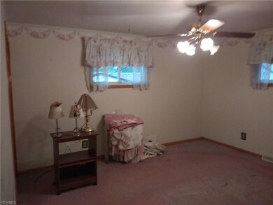 19270 Mccracken Rd, Maple Heights, OH 44137 - photo 4