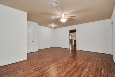 59 Trenwood Ln, Houston, TX 77022 - photo 3