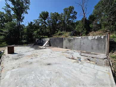 Bottom level with concrete slab