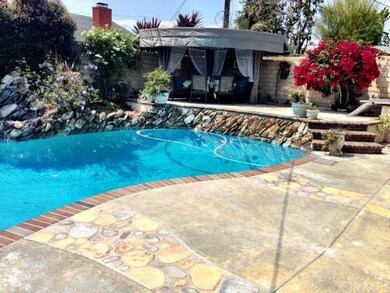 Backyard view to raised eating area....Sunbrella g