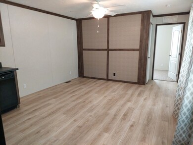 304 Butternut Ct unit 304, Belleville, MI 48111 - photo 2